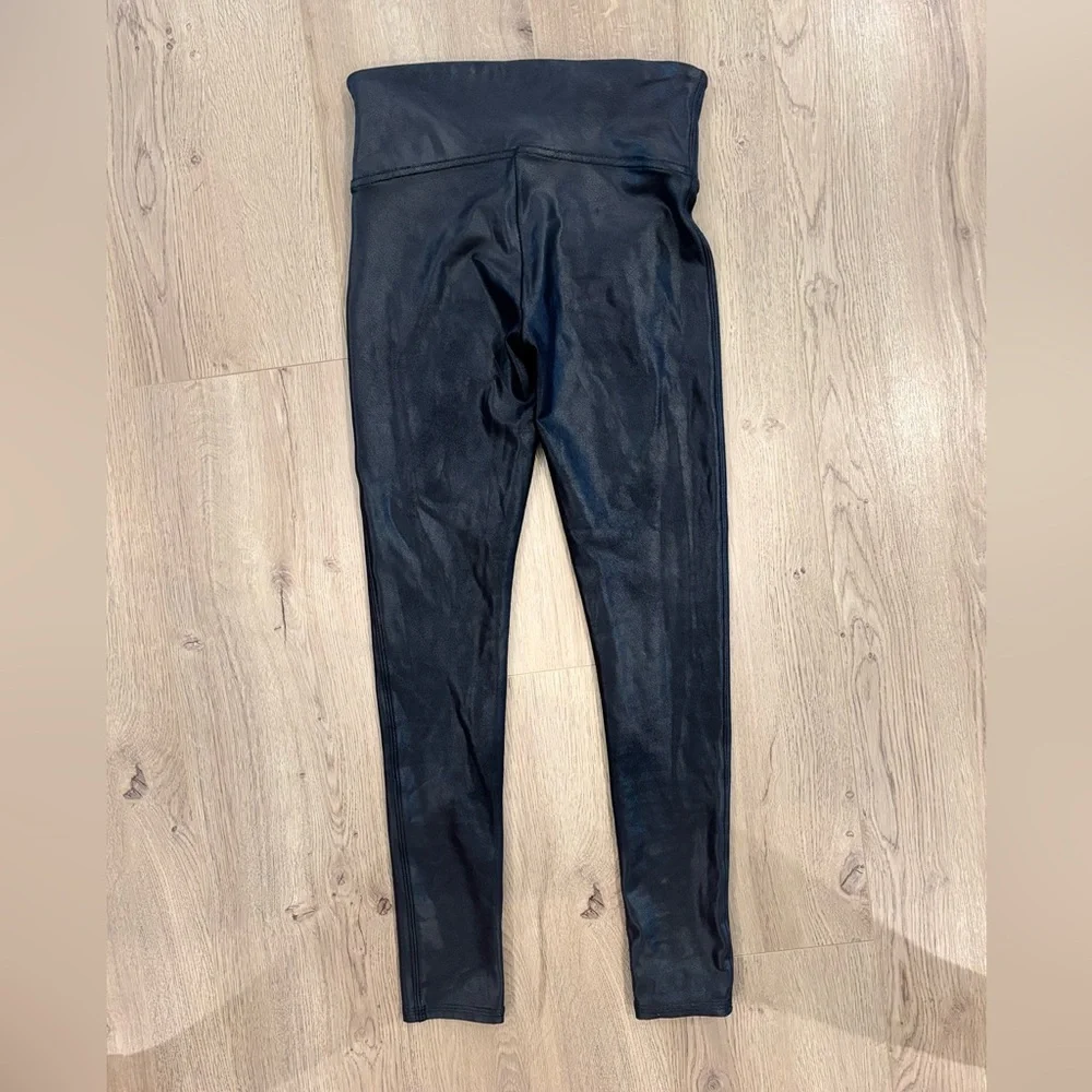 Spanx Faux Leather Leggings in Black M Petite - Picture 8 of 8